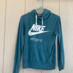 NIKE SWEATER.